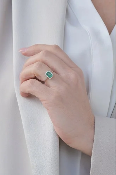 Δαχτυλίδι Λευκόχρυσο 18Κ Διαμάντι Σμαράγδι 1.07Ct