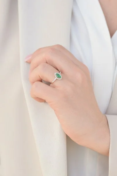 Δαχτυλίδι Λευκόχρυσο 18Κ Διαμάντι Σμαράγδι 0.73Ct