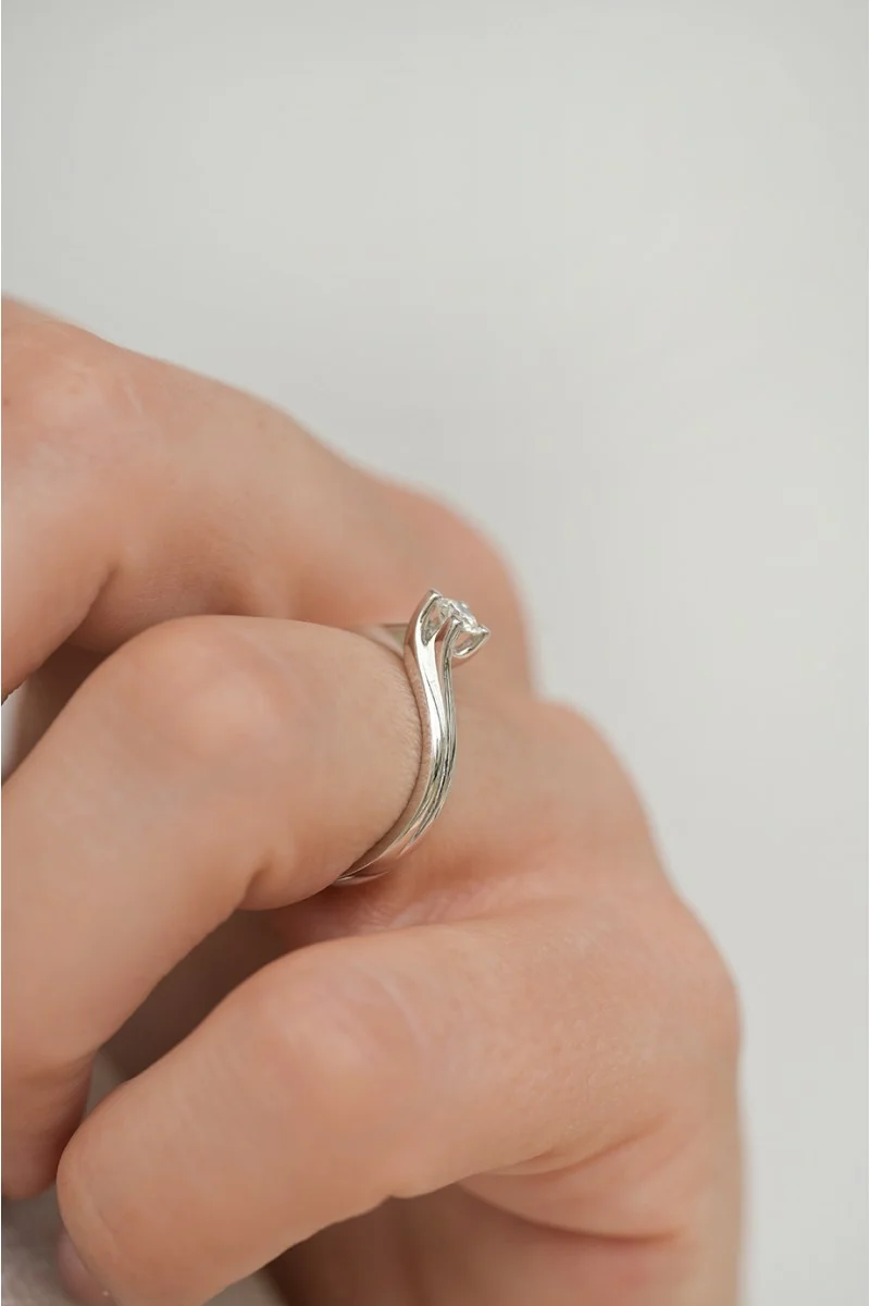 Μονόπετρο Λευκόχρυσο Φλόγα 18Κ Διαμάντι 0.24ct