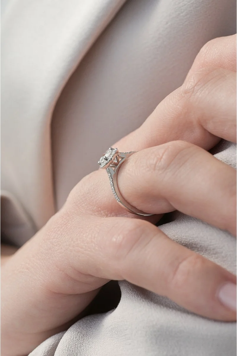 Δαχτυλίδι Λευκόχρυσο 18Κ Oval Cut GIA Μονόπετρο Halo 0.60ct