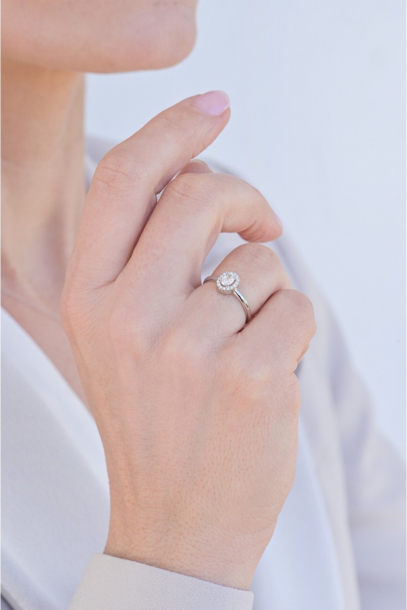Δαχτυλίδι Λευκόχρυσο 18Κ Oval Cut GIA Halo 0.45ct