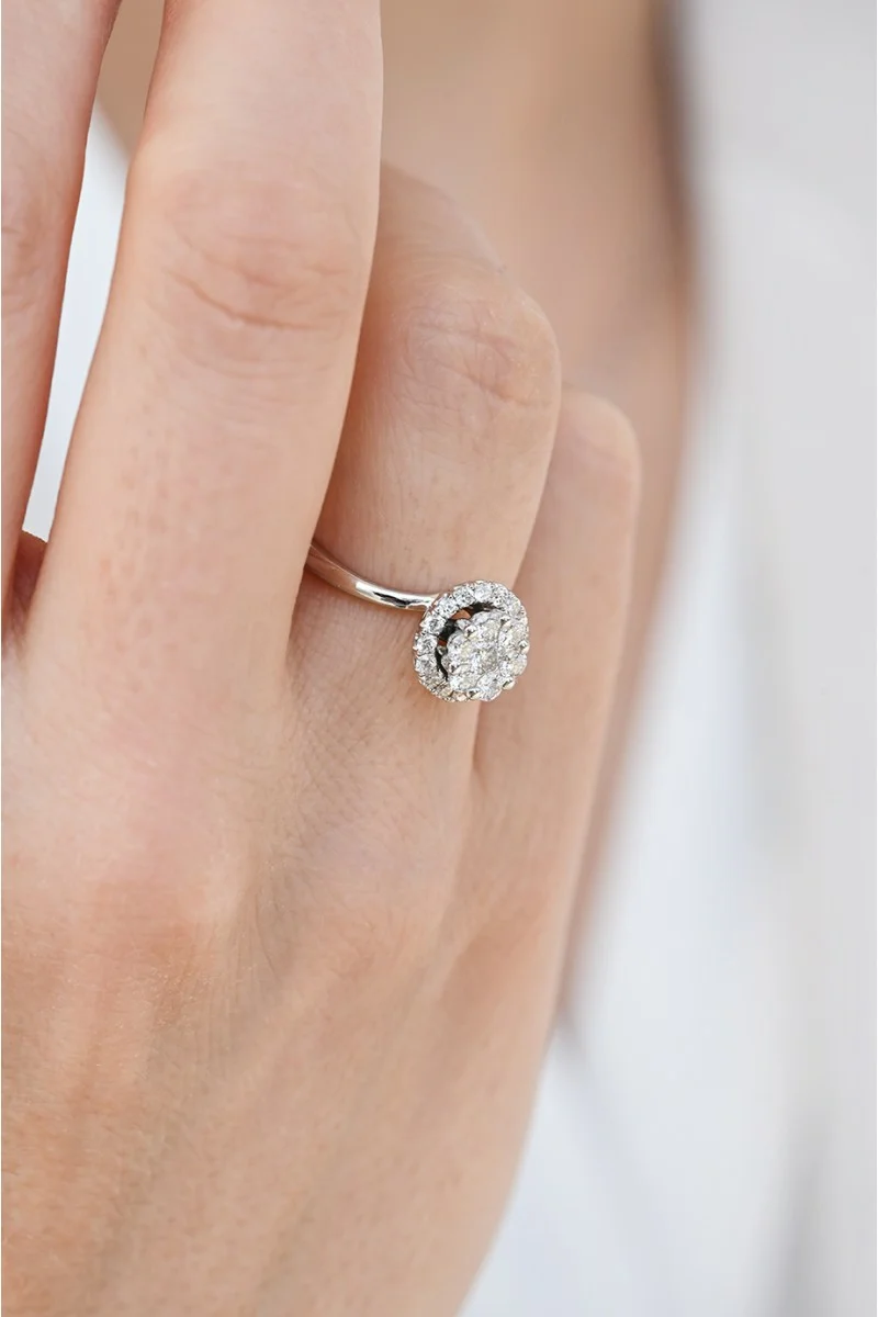 Δαχτυλίδι Λευκόχρυσο 18Κ Διαμάντι Pave Hallo 0.71ct