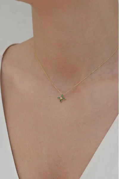 Κολιέ Χρυσό 18Κ Σταυρός Σμαράγδι Brillant 0.28CT
