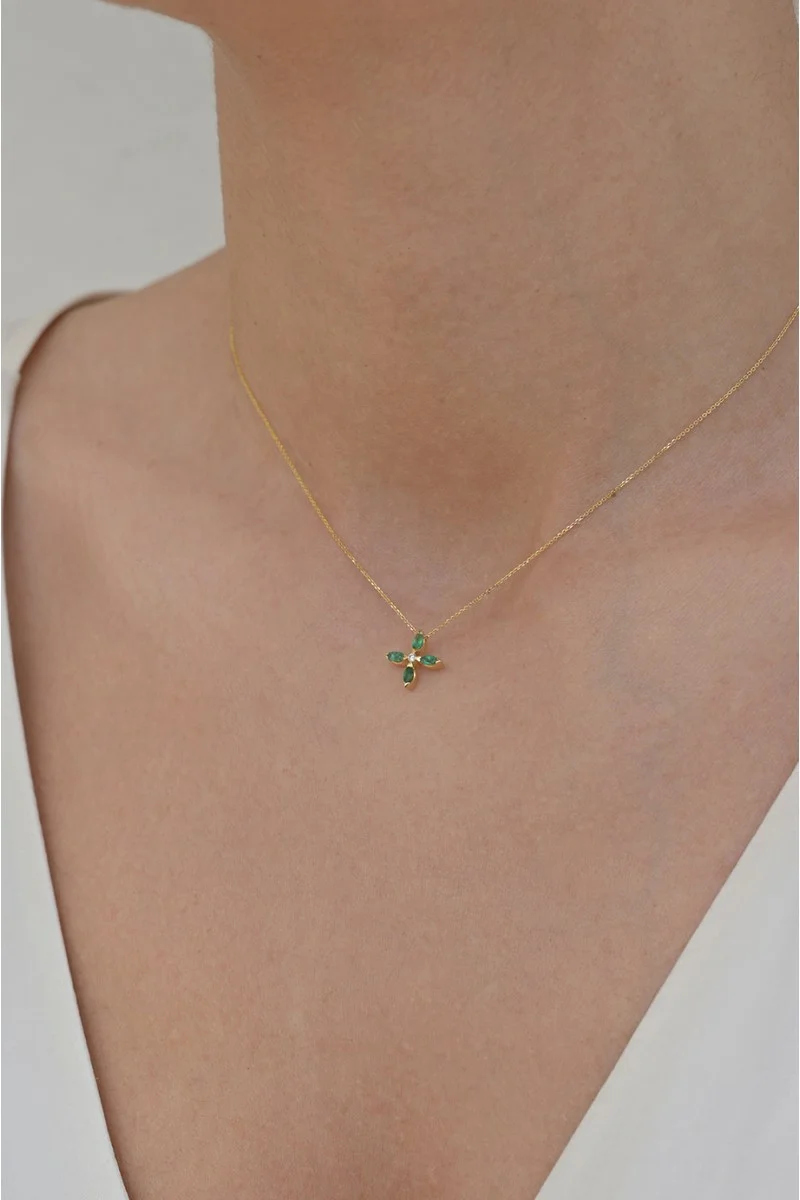 Κολιέ Χρυσό 18Κ Σταυρός Σμαράγδι Brillant 0.28CT