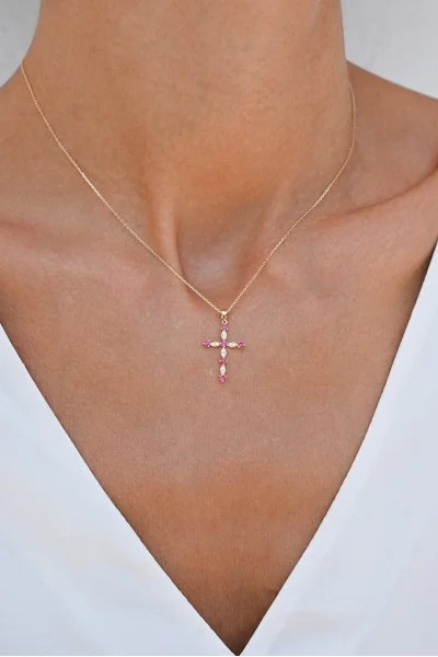 Σταυρός Κίτρινο Χρυσό 18Κ με Διαμάντια Brillant  και Ρουμπίνια 0.25Ct