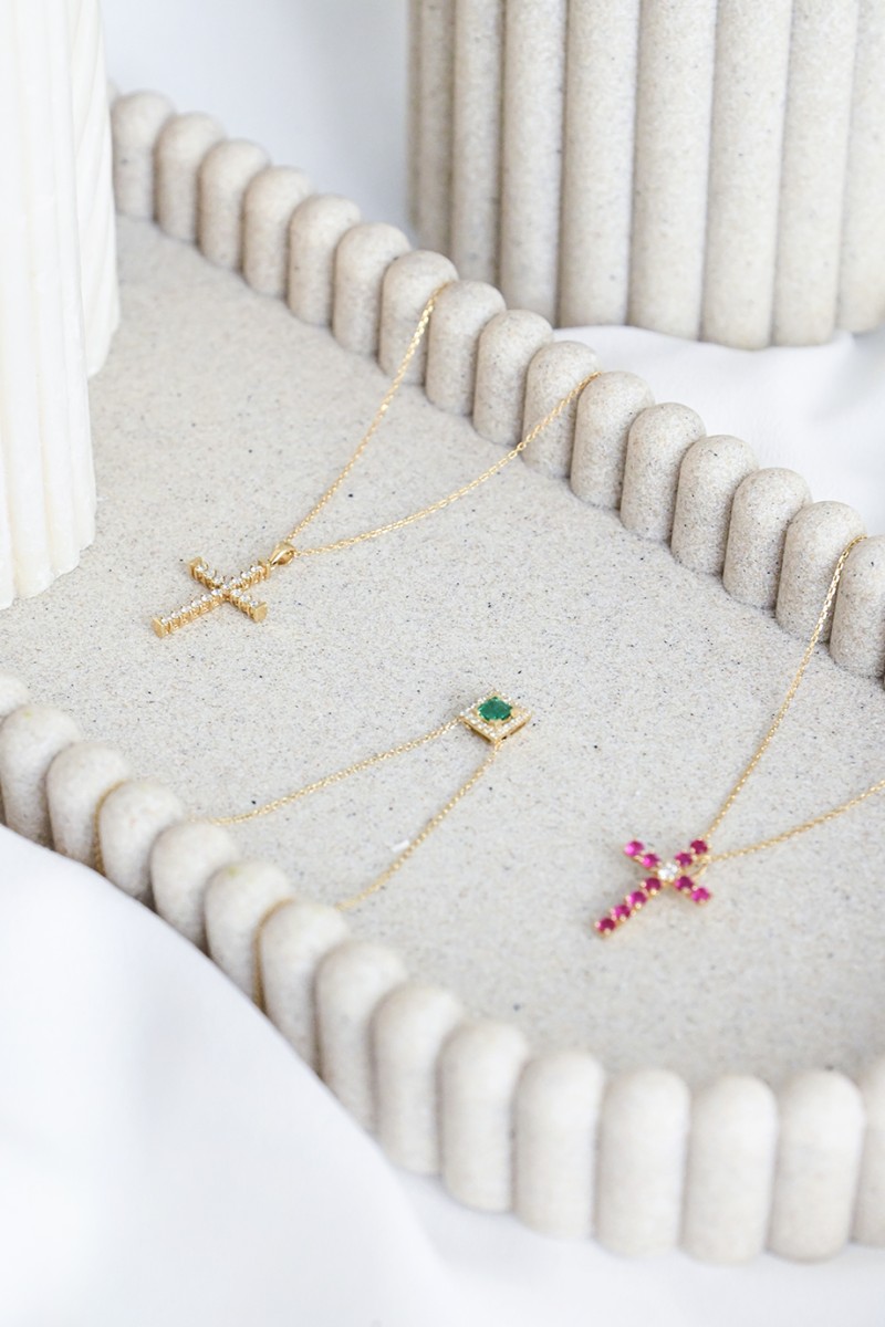 Κολιέ Χρυσό 18Κ Σταυρός με Διαμάντια Brillant 0.16Ct