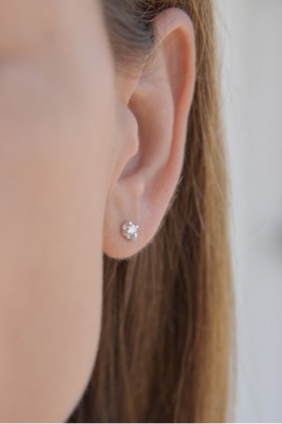 Σκουλαρίκι Λευκόχρυσο 18Κ Καλαθάκι Καρφωτό Διαμάντι 0.14ct