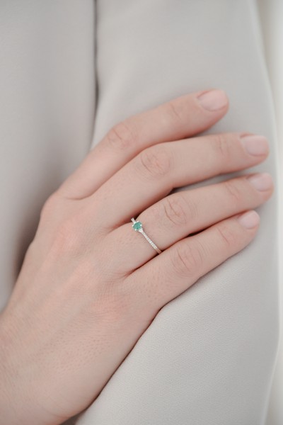 Μονόπετρο Λευκόχρυσο 18Κ Διαμάντι Σμαράγδι 0.25Ct