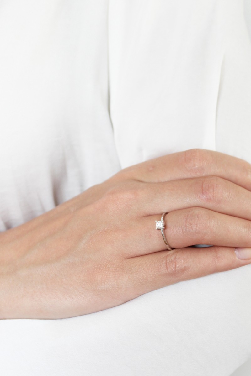 Μονόπετρο Λευκόχρυσο 18Κ Διαμάντι 0.19ct